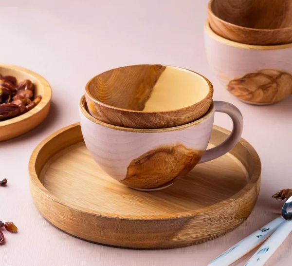 Tasses en bois rose