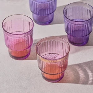 verres à eau en verre violet et rose